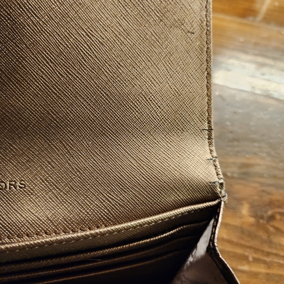 MICHAEL KORS Tri Fold Wallet - Picture 9 of 11